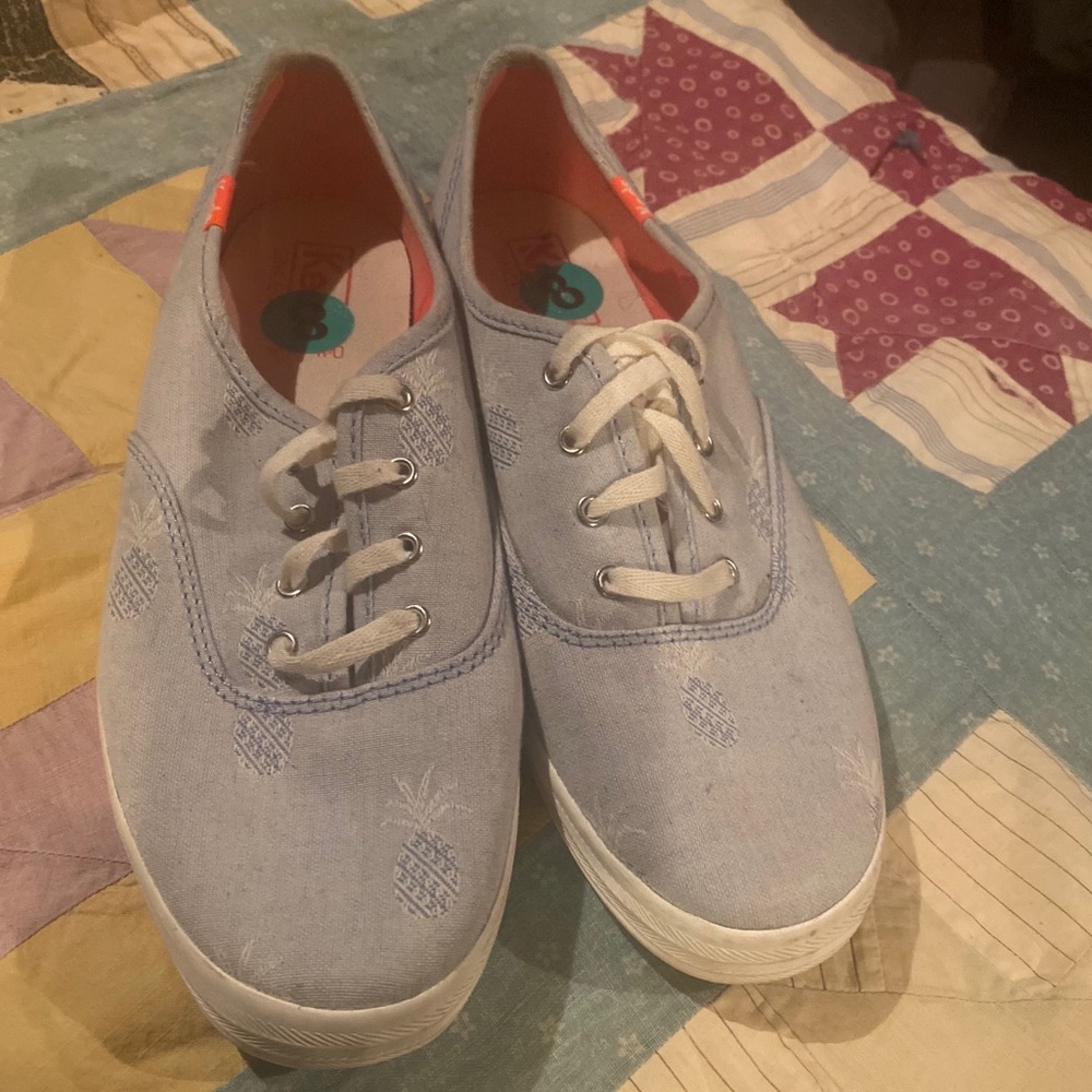 Shoes - Picture 2 of 6